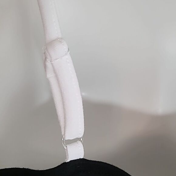 No Boundaries Black Crop-top White Trim & Rainbow Pride Heart, Size Large, NWT - Picture 4 of 7